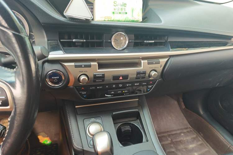 Used Lexus ES 2015 300h Comfort Edition Audio And AC Panel