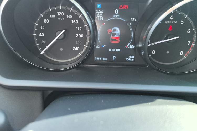 Used Land Rover Discovery 2019 3.0 SC V6 SE Odometer Close Up