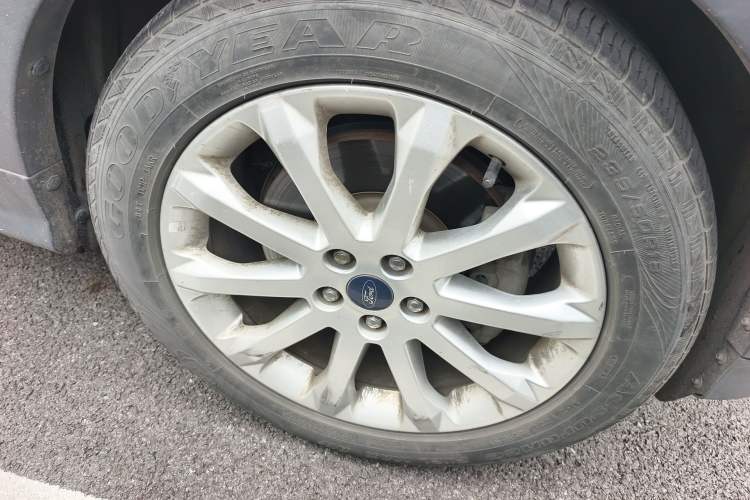 Used Ford Kuga 2013 2.0L GTDi Four-Wheel Drive Premium Model Right Front Wheel Hub