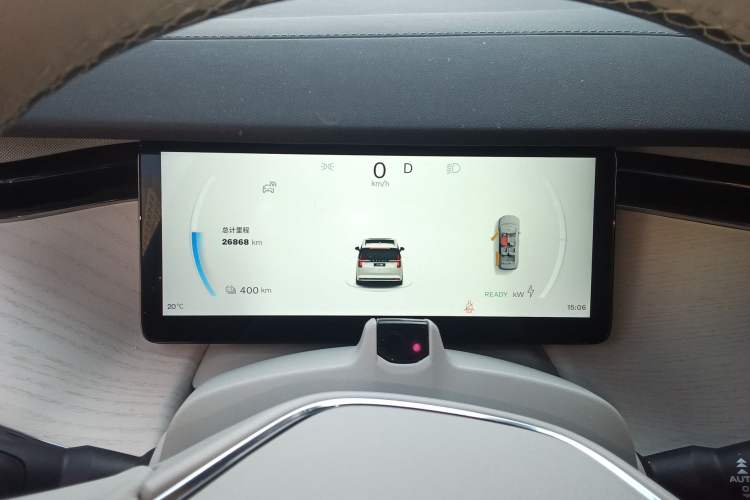 Used Volvo EM90 2025 Ultra Six-Seater Instrument Cluster