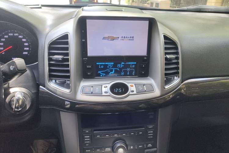 Used Chevrolet Captiva 2015 2.4L 4x4 Flagship Edition 7-Seater