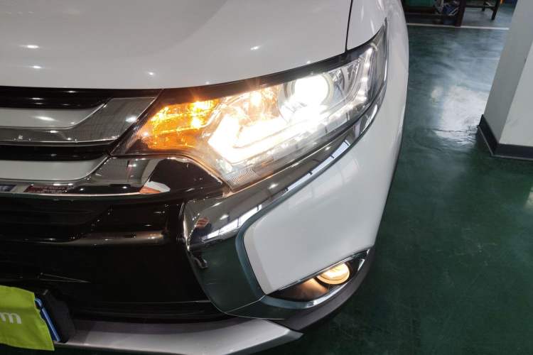 Used Mitsubishi Outlander 2018 2.0L Two-Wheel Drive Glory Edition 5 Seats