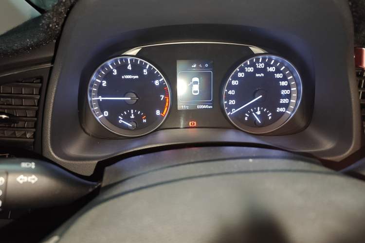 Used Hyundai Elantra (6th Generation / Lingdong) 2016 1.6L Manual ZhiXuan·Youth Edition Odometer Close Up