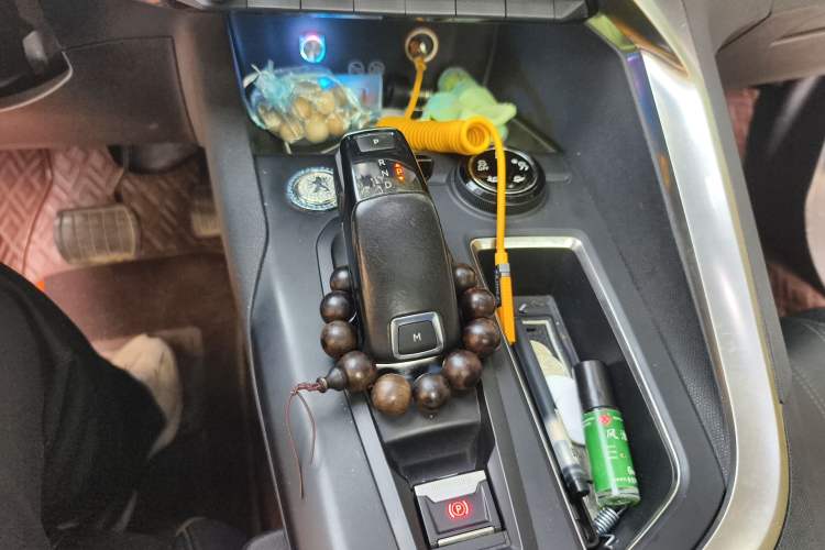 Used Peugeot 5008 2017 380THP 7-Seater Luxury Edition Gear Lever