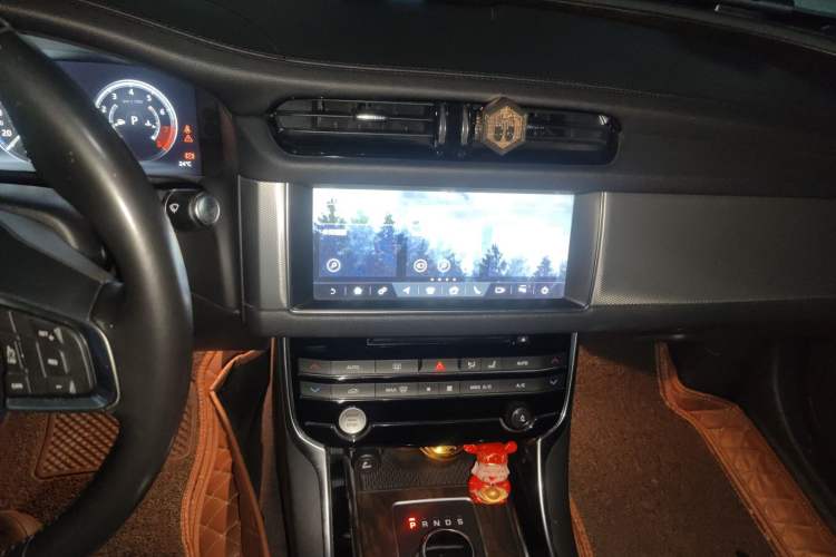 Used Jaguar XFL 2018 XFL 2.0T 250 PS Luxury Edition
