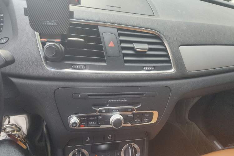 Used Audi Q3 2015 30 TFSI Ambition Edition Audio And AC Panel