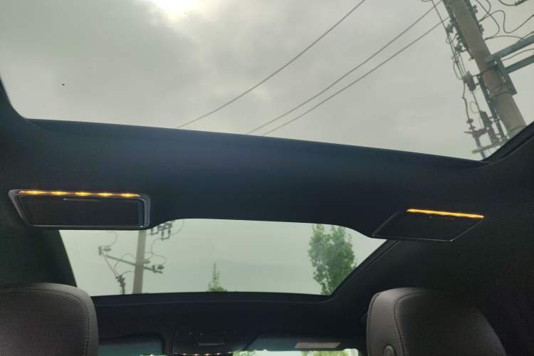 Used Mercedes-Benz GLC 2020 Facelift GLC 300 L 4MATIC Dynamic Edition Headliner