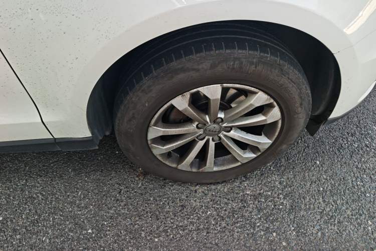 Used Audi Q5 2013 40 TFSI Technology Edition Right Front Wheel Hub