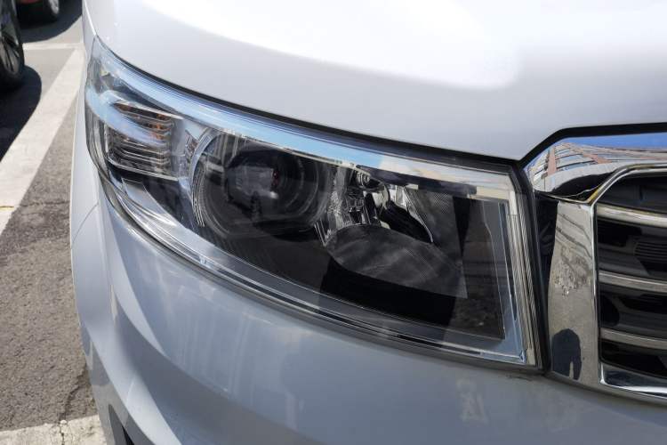 Used CHANGAN OSHAN X70A 2018 1.5L Manual Comfort Model Right Front Headlight