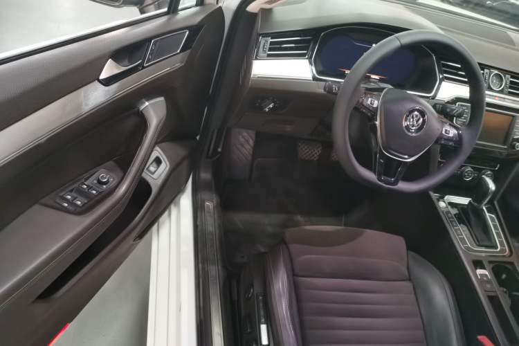 Used Volkswagen Variant 2017 380TSI Two-Wheel Drive Comfort Edition