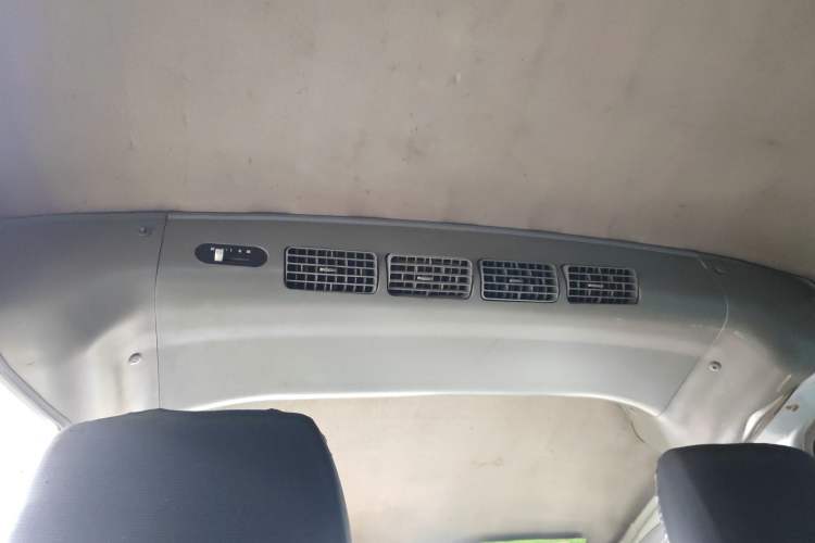 Used BAIC Weiwang 306 2011 1.3L Comfort version 7 seats Headliner