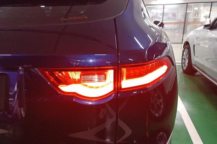 Used Jaguar F-PACE 2016 2.0T Two-Wheel-Drive R-Sport Sport Edition
