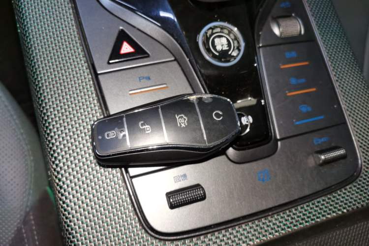 Used BYD Han 2022 EV 610 km All-Wheel-Drive Qianshan Cui Limited Edition
