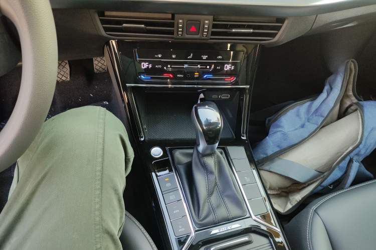 Used Volkswagen Passat New Energy 2025 430 PHEV Hybrid Business Edition Gear Lever