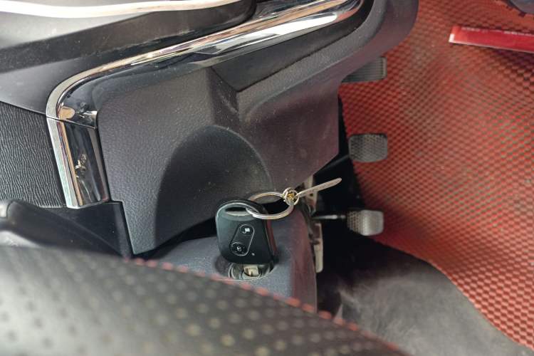 Used Jinbei Hiace X30 2023 1.5L Business-Style Passenger Van 5/6/7-Seater Non-Air-Conditioned Version SWC15M
