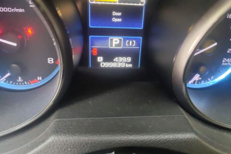 Used Subaru Outback 2016 2.5i Luxury Navigation Edition Odometer Close Up