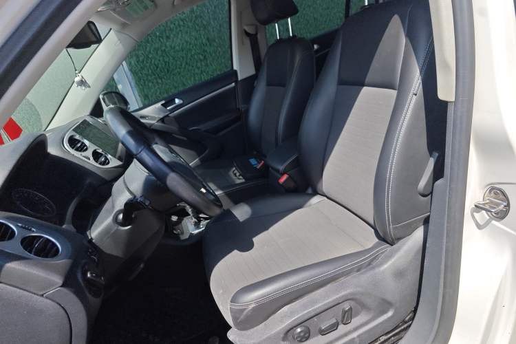 Used Volkswagen Tiguan 2016 300TSI Automatic All-Wheel Drive Fashion Vision Edition Left Front Seat