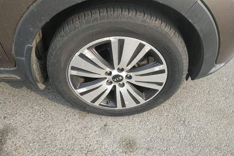 Used Kia Sportage R 2015 2.0L Automatic Two-Wheel Drive DLX Model Right Front Wheel Hub