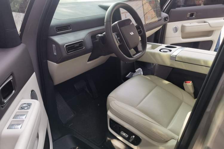 Used Li Auto MEGA 2024 Ultra Model
