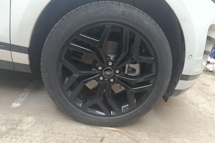 Used Land Rover Range Evoque 2021 Range Rover L 249 PS R-Dynamic SE Luxury Edition Right Front Wheel Hub