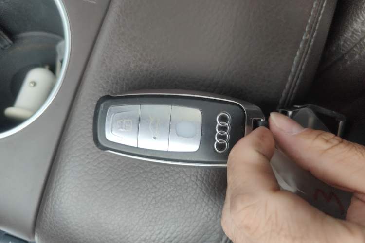 Used Audi Q7  Vehicle Key
