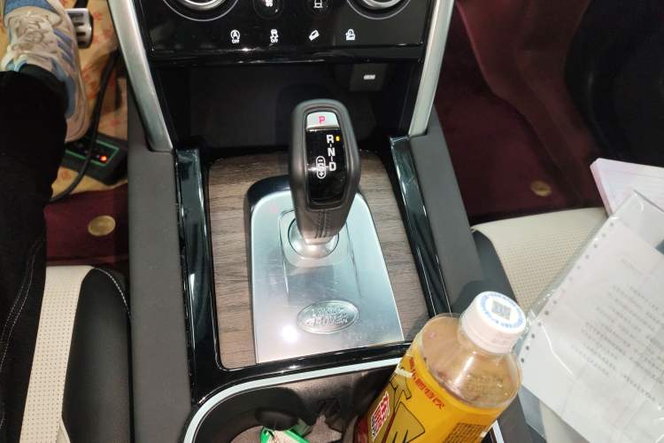Used Land Rover Discovery Sport 2020 249 PS R-Dynamic Performance Edition Gear Lever