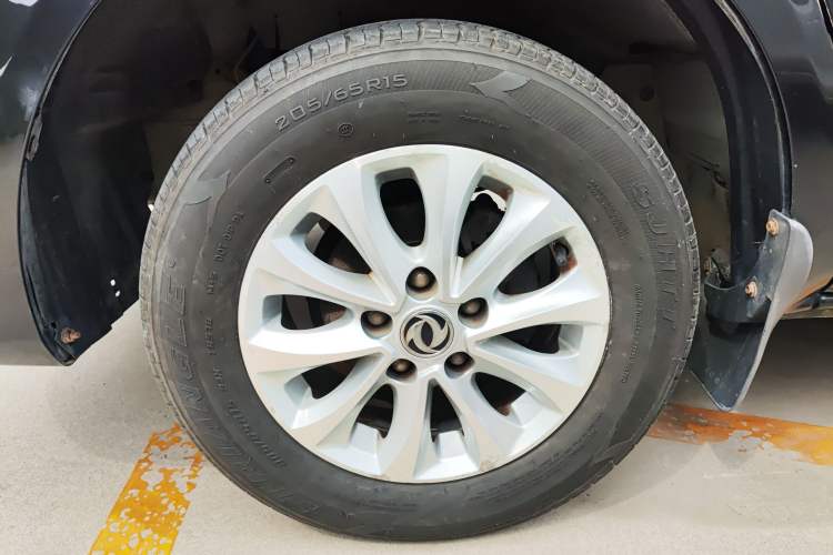 Used FORTHING Lingzhi 2017 M5L 1.6L 7-Seater Comfort Model Left Front Wheel Hub