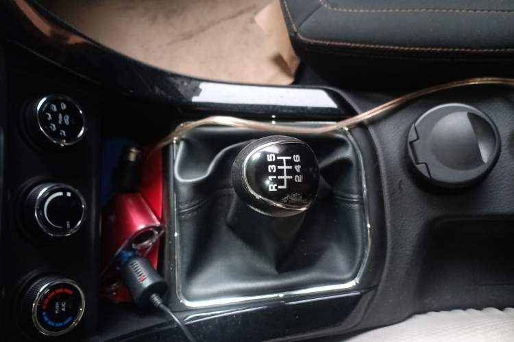 Used Land X8 2015 Explorer Edition 2.0T Gasoline 4x2 Luxury Model Gear Lever