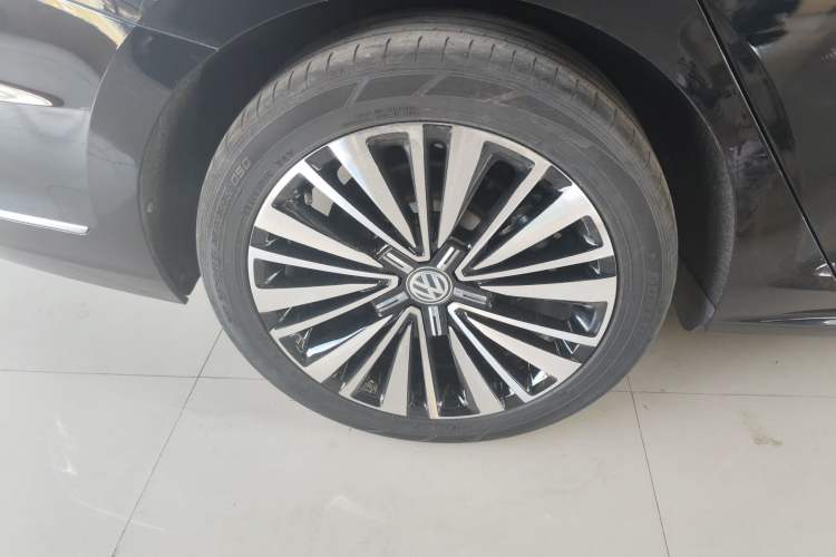 Used Volkswagen Passat 2019 330TSI Luxury Edition China VI Standard
