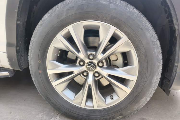 Used Toyota Highlander 2021 2.0T Two-Wheel Drive Elite Version 7-Seater
