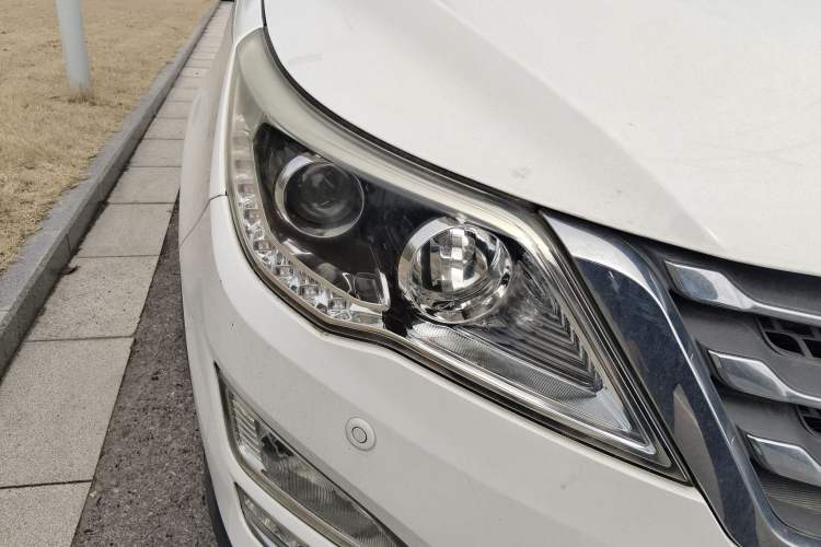 Used Baojun 560 2015 1.8L manual luxury version
