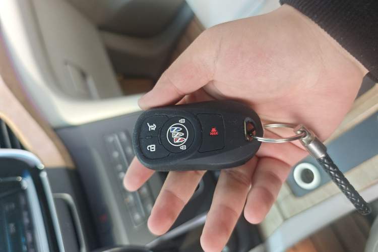 Used Buick GL8 2018 ES 28T Luxury Model China VI Standard Vehicle Key