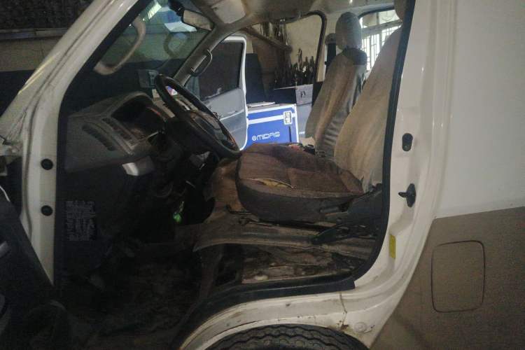 Used Foton Scenic G7 2017 2.0L Long-Wheelbase Commercial Van High Roof 6-Seater 4Q20M