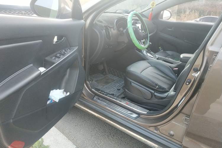 Used Kia Sportage R 2015 2.0L Automatic Two-Wheel Drive DLX Model Driver Seat