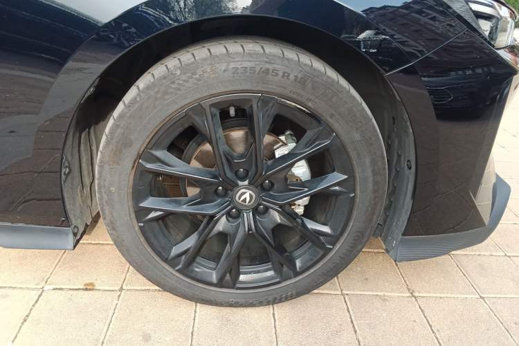 Used CHANGAN UNI-V 2024 1.5T Luxury Edition Right Front Wheel Hub