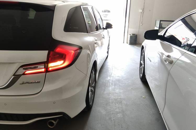 Used Honda Jade 2017 1.8L automatic Comfort version 5 seats