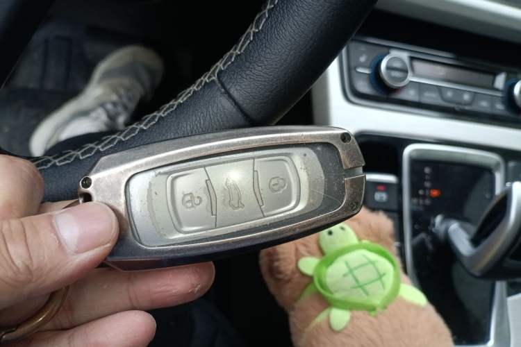 Used Geely Auto Emgrand X7 Sport 2020 1.8TD DCT Two-Wheel Drive Smart Connect 4G-Enabled Version
