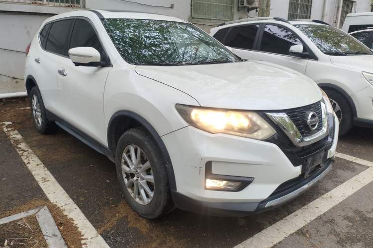 Used Nissan X-Trail 2017 2.0L CVT Comfort Edition 2WD Front Right 45 Deg