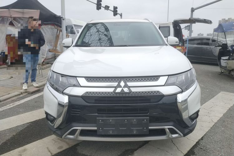 Used Mitsubishi Outlander 2019 2.4L 4x4 Zhi Xiang Edition 5 Seats China V Emission Standard