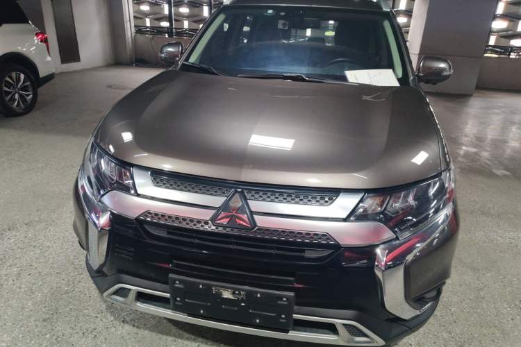 Used Mitsubishi Outlander 2019 2.4L 4x4 Zhi Xiang Edition 7 Seats China V Emission Standard