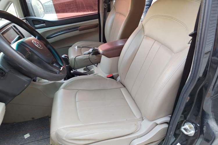 Used FORTHING Lingzhi 2018 M5L 1.6L 7-Seater Luxury Model