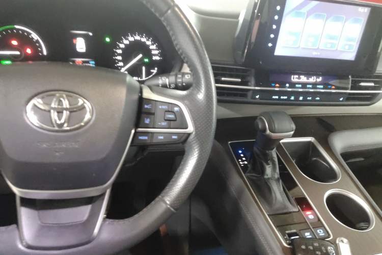 Used Toyota Sienna 2021 2.5L Hybrid Luxury Edition