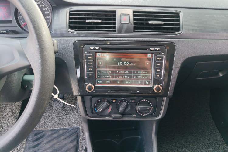 Used Volkswagen Santana 2016 1.4L Manual Fashion Edition Audio And AC Panel