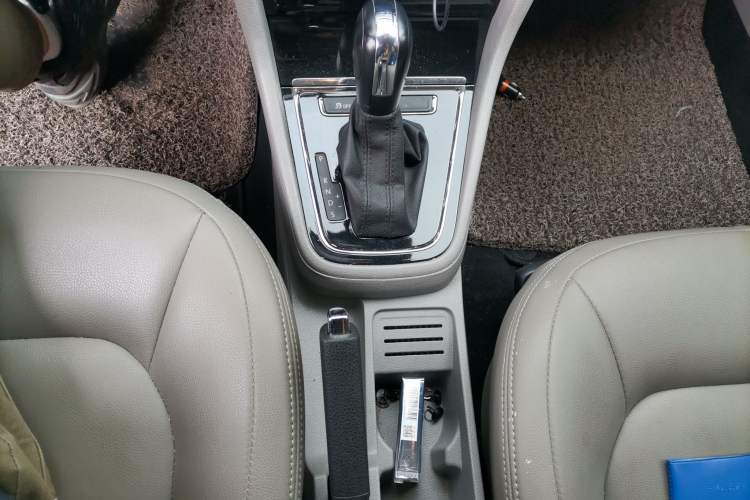 Used Volkswagen Bora 2014 1.6L Automatic Fashion Model Gear Lever