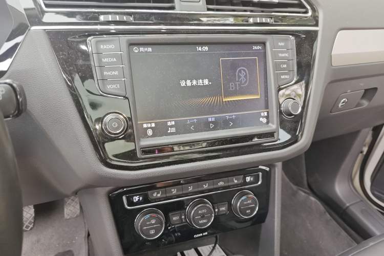 Used Volkswagen Tiguan L 2017 330TSI Automatic Two-Wheel Drive Flagship Edition Audio And AC Panel