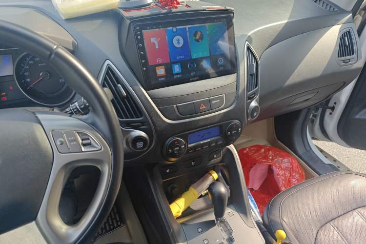 Used Hyundai ix35 2013 2.0L Automatic Two-Wheel Drive Smart GLS China IV Standard