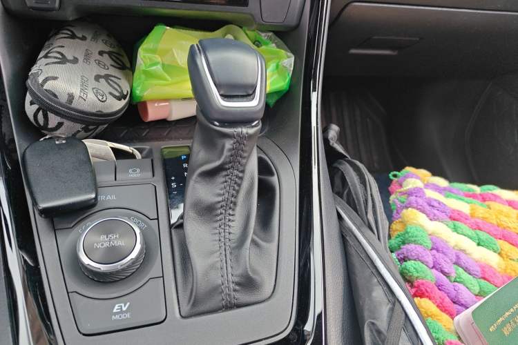 Used Toyota Wildlander 2024 Dual-Motor 2.5L E-CVT All-Wheel Drive Luxury PLUS Edition Gear Lever