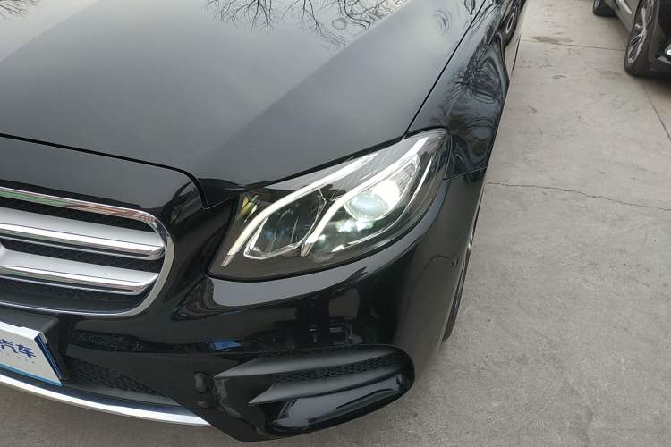 Used Mercedes-Benz E-Class 2016 E 300 L Sporty and Stylish Model
