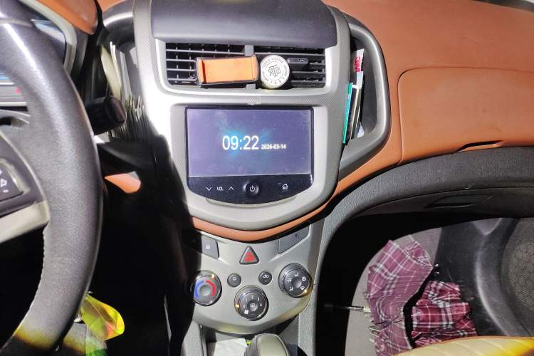 Used Chevrolet Aveo Sonic 2014 Hatchback 1.6 SX AT Fashion Edition