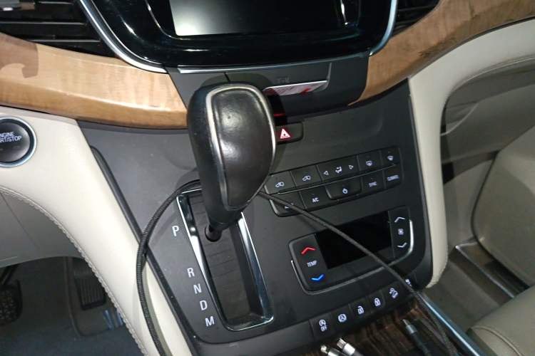 Used Buick GL8 2018 ES 28T Comfort Model China VI Standard Gear Lever